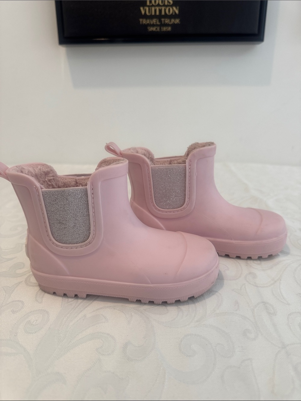 🌟3/$15🌟 Pink Cozy Waterproof Chelsea Boots. Toddler size 8